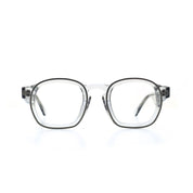 Fein verarbeitete, quadratische Brille aus Bioacetat und Metall in Transparent. Breite Passform. Frontansicht.