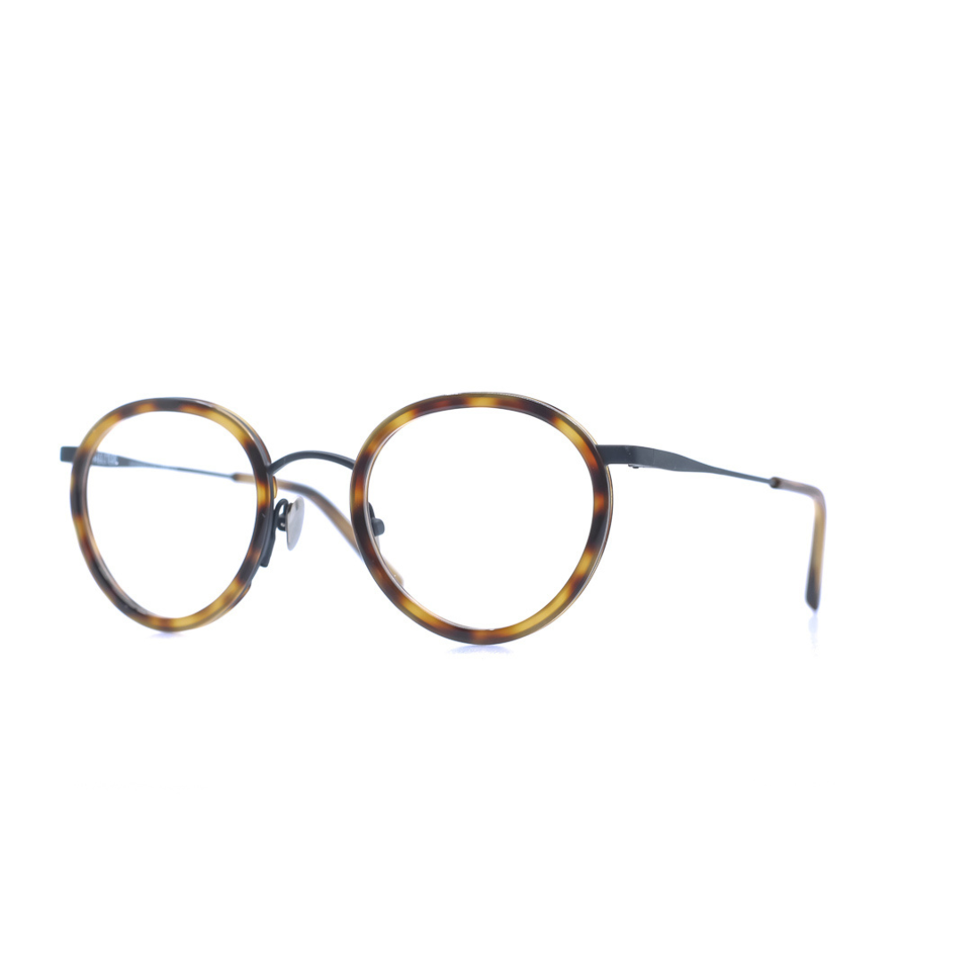 Markant verarbeitete, panto-runde Brille aus Acetat und Edelstahl in Braun-Havana. Mittlere Passform. Seitenansicht.